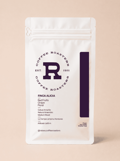 Finca Alicia natural anaerobic Catuai Amarillo microlot specialty coffee from Camapara, La Campa, Lempira, Honduras — 12oz bag by Raíces Coffee Roasters with tasting notes of red fruits, grape, and floral