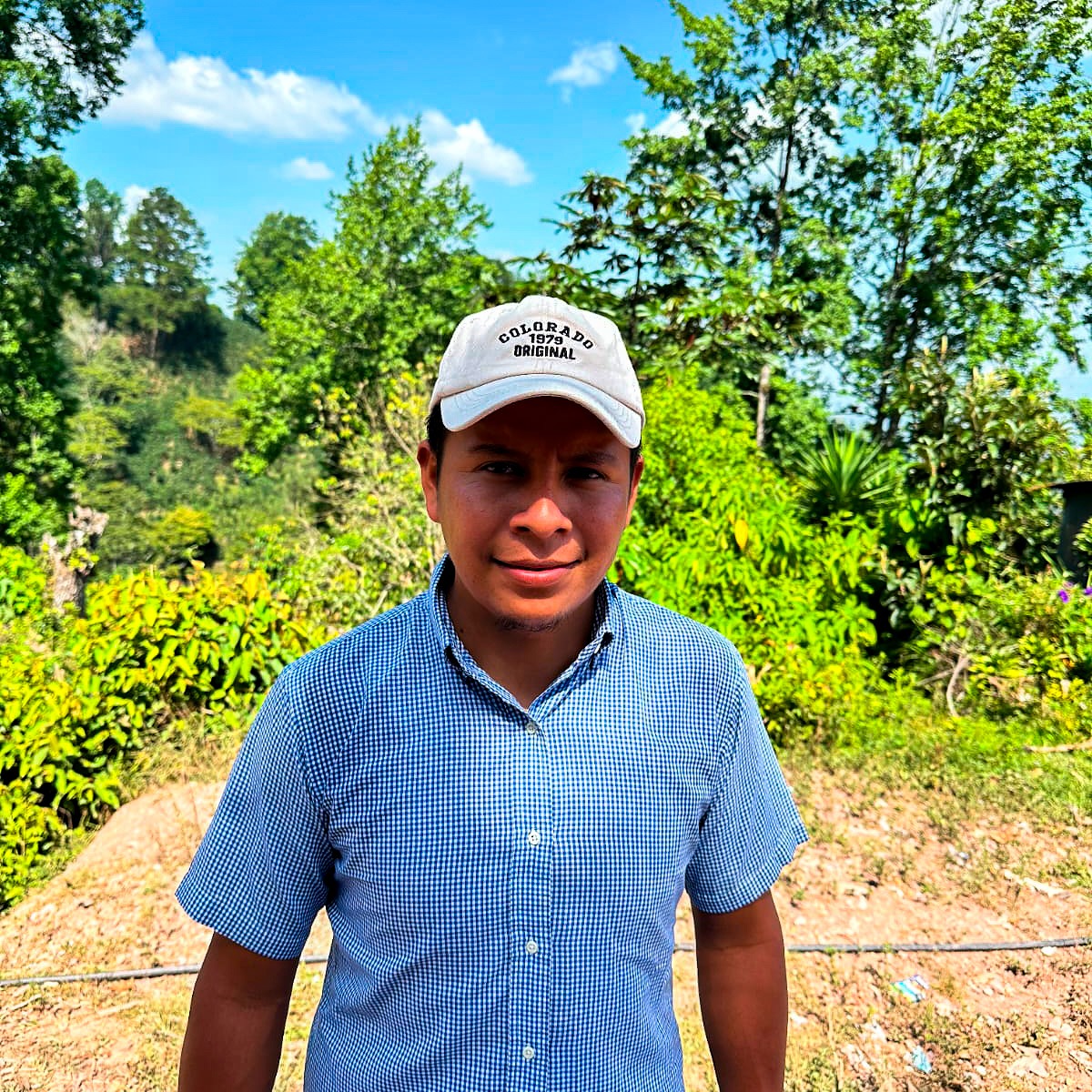 Portrait of Juan Carlos Vásquez, Honduran coffee producer – Finca Los Primo